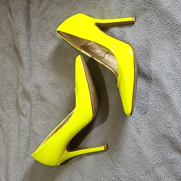 Qupid Neon Yellow Pointed Toe Shoes - Picture 1 of 4